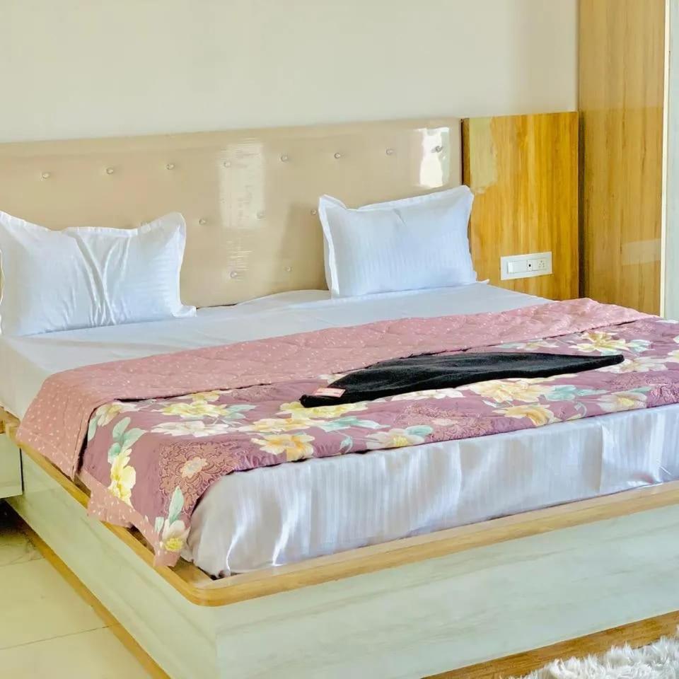 The Silver Tulip Otel Ludhiana Dış mekan fotoğraf