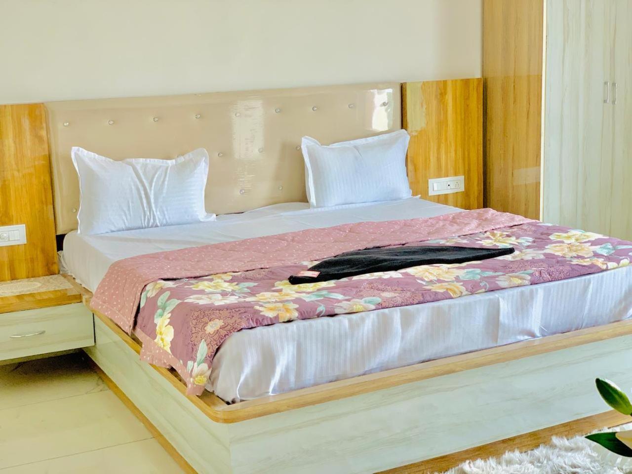 The Silver Tulip Otel Ludhiana Dış mekan fotoğraf